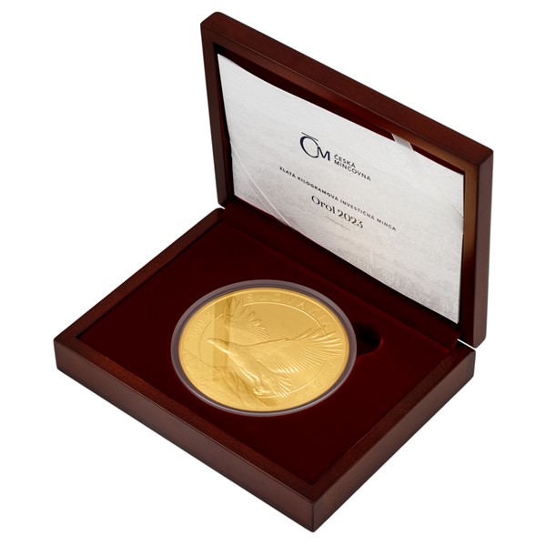 Zlatá kilogramová investiční mince Orel 2023 stand